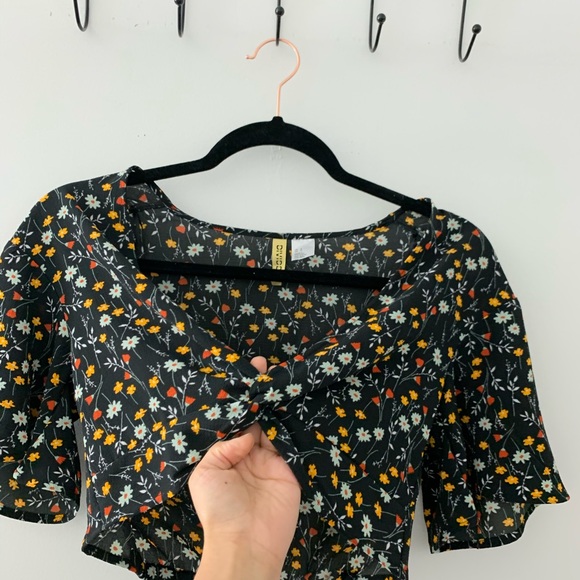 HM Floral Twist Front Blouse - Picture 3 of 4